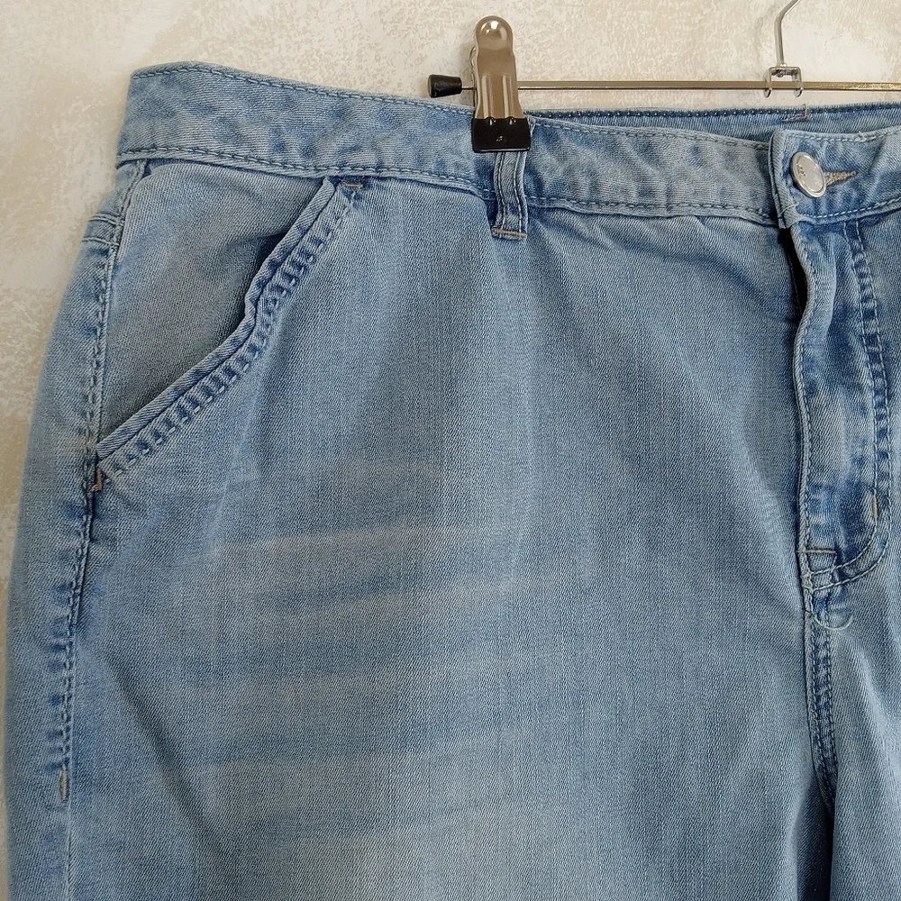Lane Bryant Size 22 Plus Denim Light Wash Shorts 9 1/2